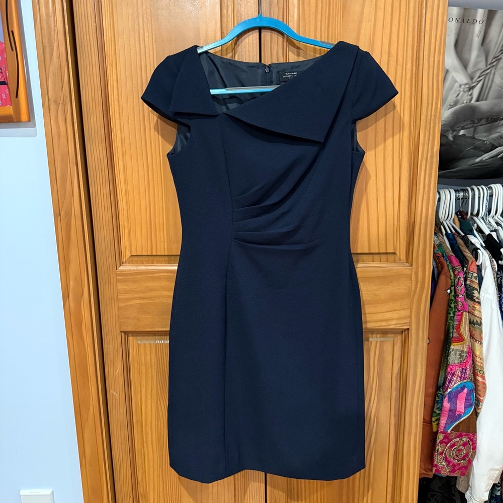 Tahari Petite Short Sleeve Navy Blue Dress Size 6P Arthur S. Levine Mid-Length
